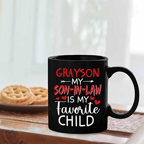 Персонализиран мојот син - во - законот е моето омилено детско кафе чаши подароци за мажи, прилагодено име Син во закон Црна керамичка кригла